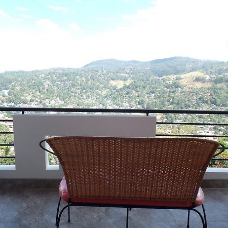 Kandyan Bluestar Villa ภายนอก รูปภาพ