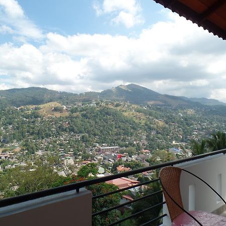 Kandyan Bluestar Villa ภายนอก รูปภาพ