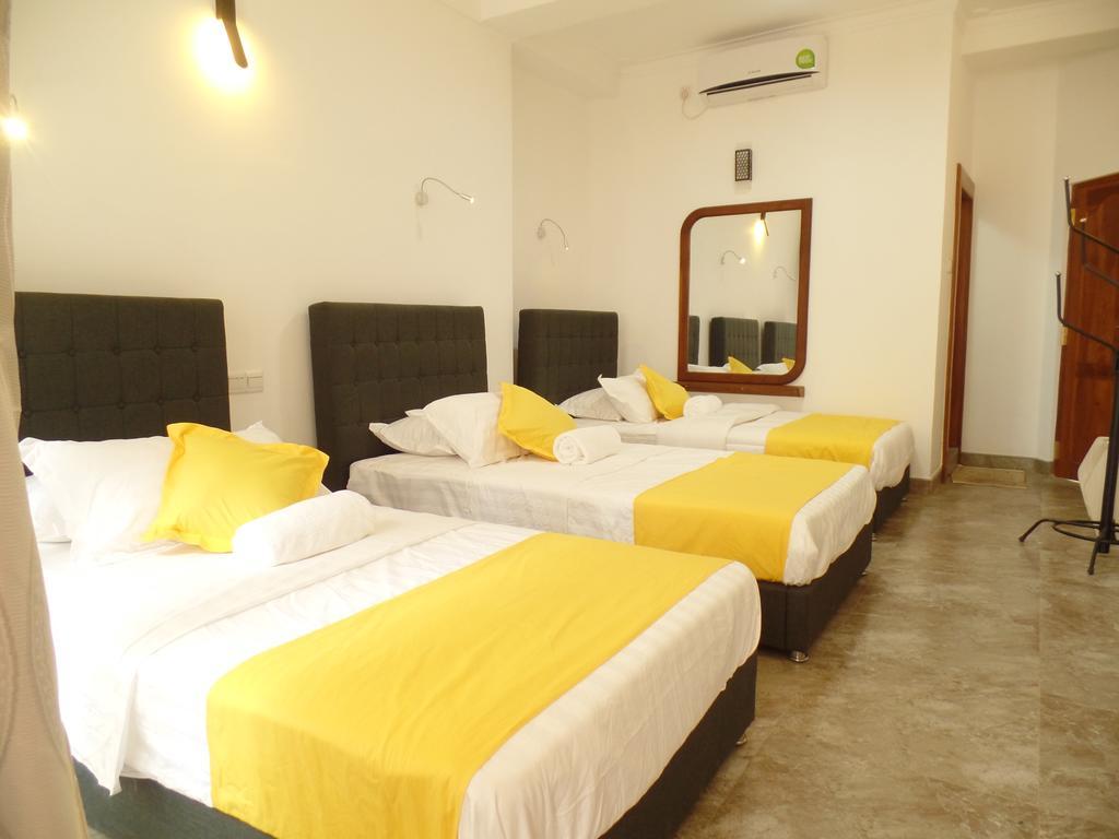 Kandyan Bluestar Villa ภายนอก รูปภาพ