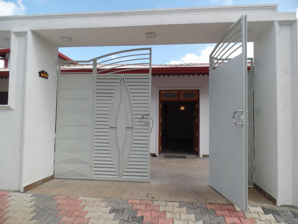 Kandyan Bluestar Villa ภายนอก รูปภาพ