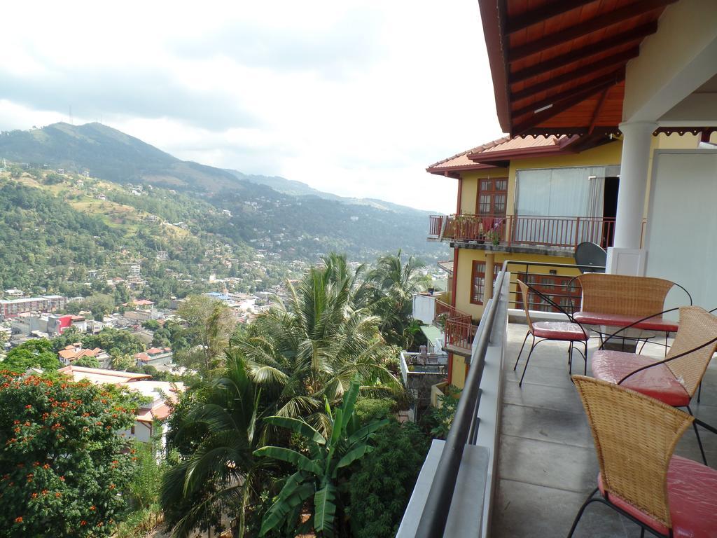 Kandyan Bluestar Villa ภายนอก รูปภาพ