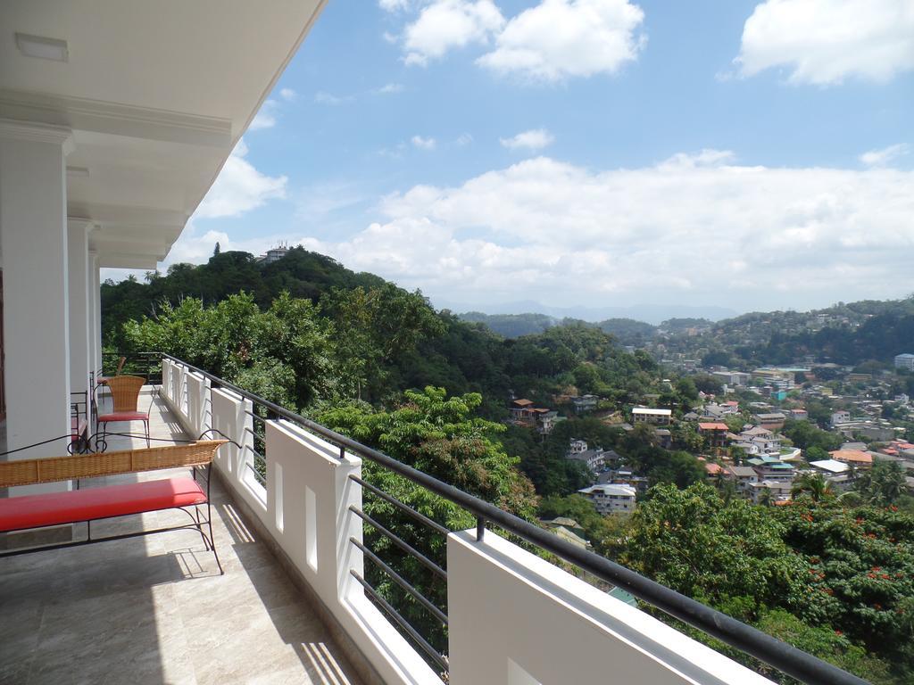 Kandyan Bluestar Villa ภายนอก รูปภาพ