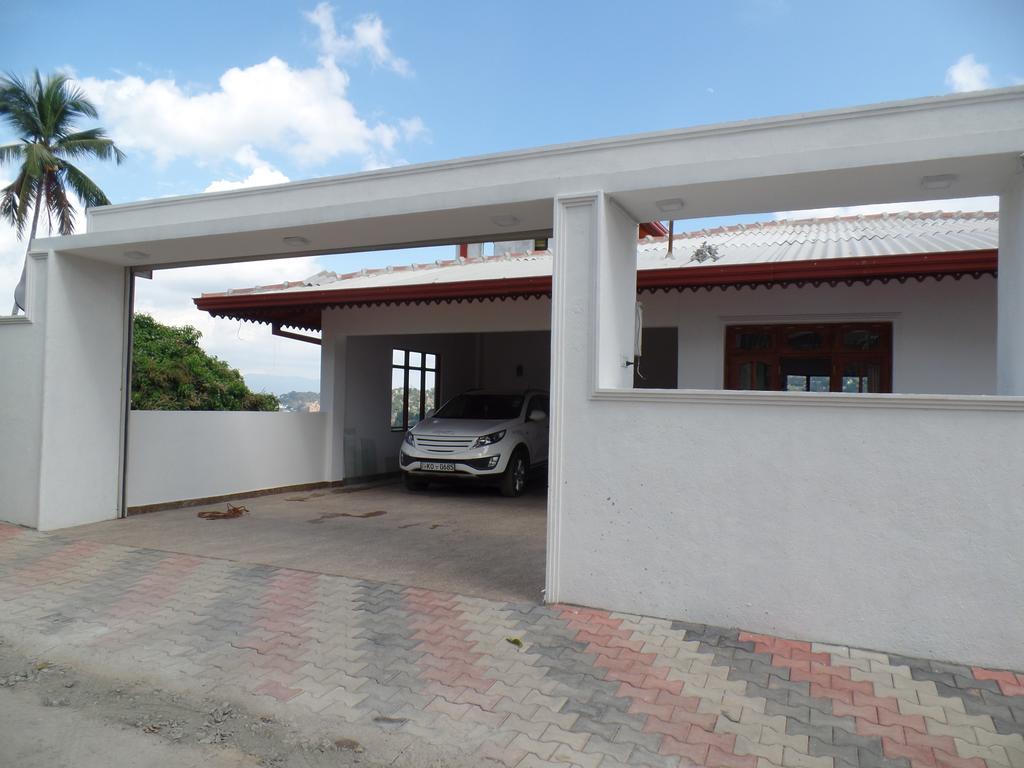 Kandyan Bluestar Villa ภายนอก รูปภาพ