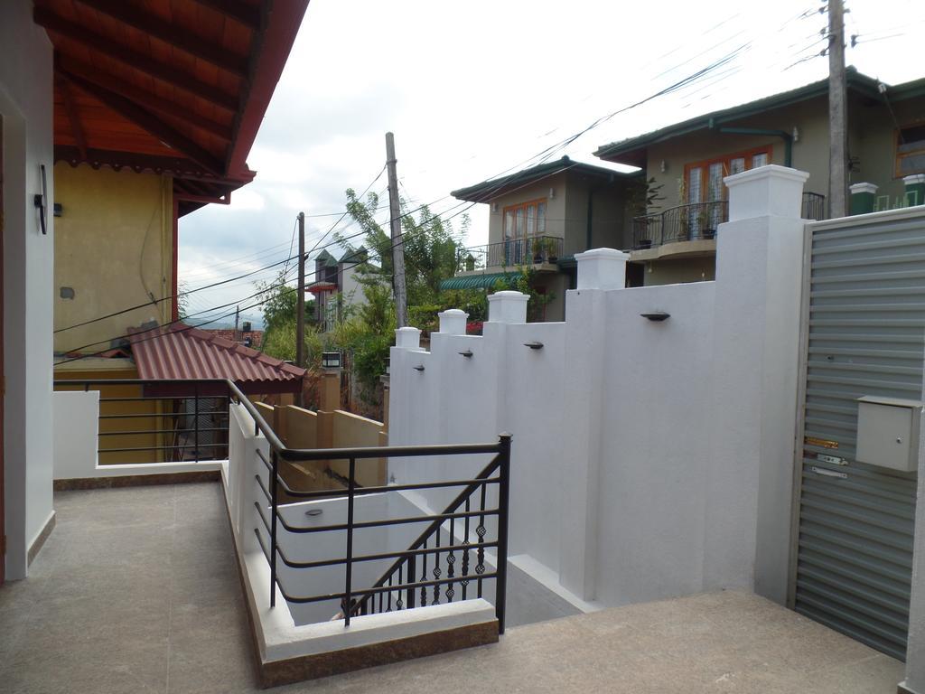 Kandyan Bluestar Villa ภายนอก รูปภาพ