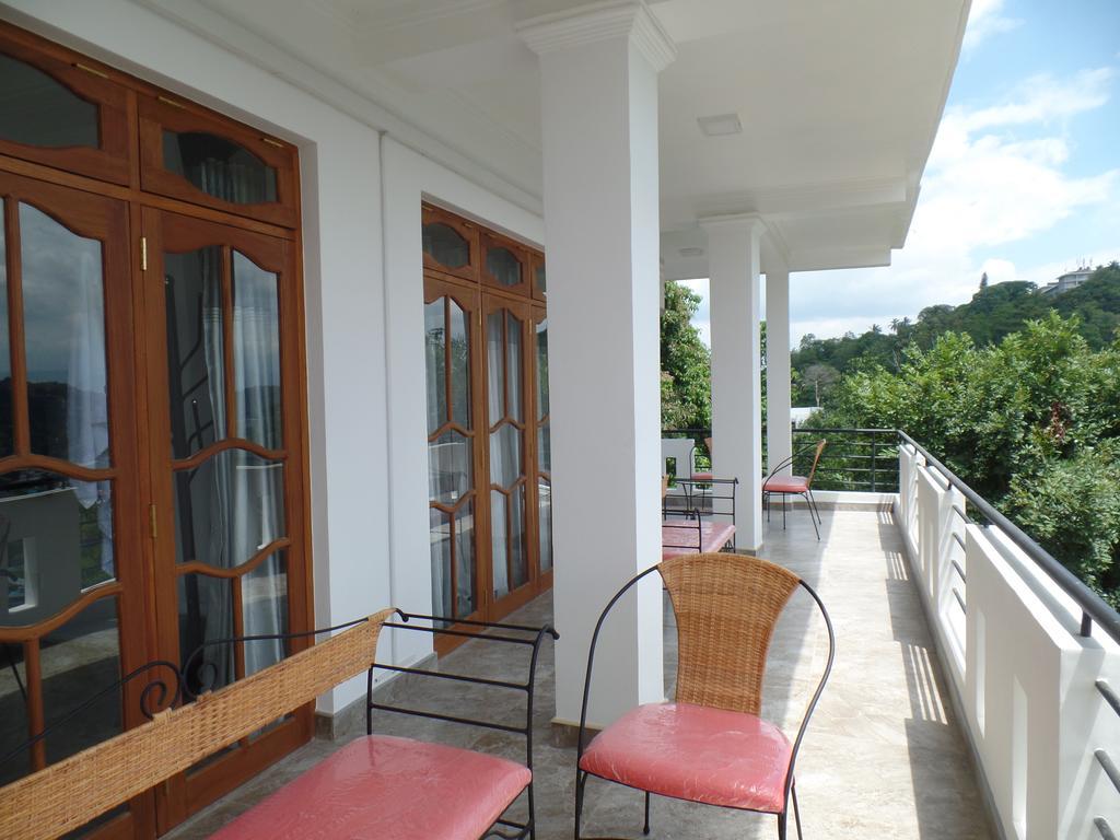 Kandyan Bluestar Villa ภายนอก รูปภาพ