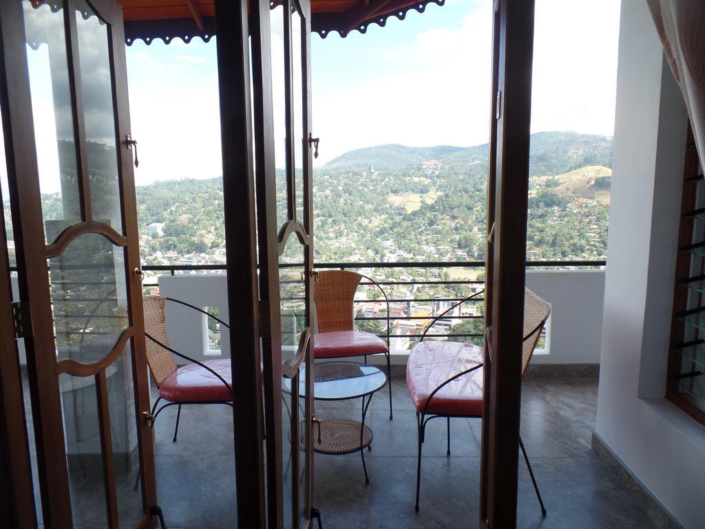 Kandyan Bluestar Villa ภายนอก รูปภาพ