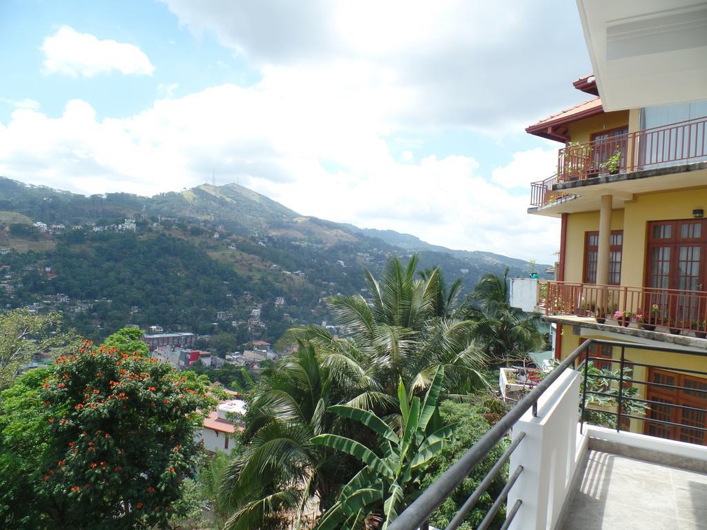 Kandyan Bluestar Villa ภายนอก รูปภาพ