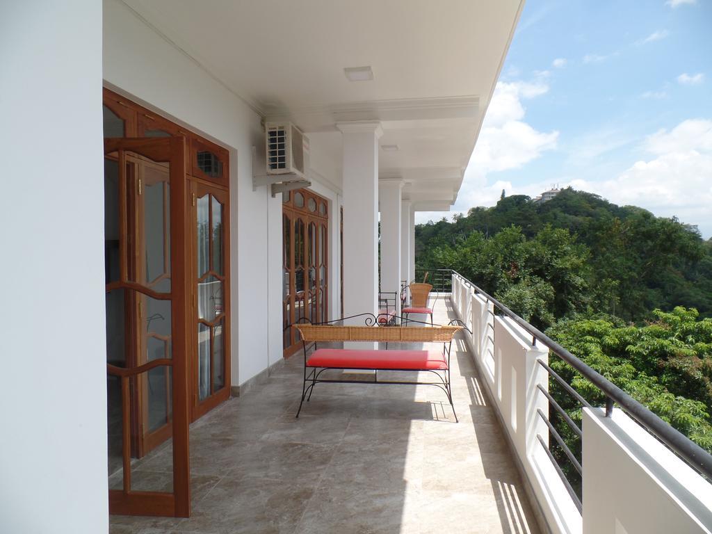 Kandyan Bluestar Villa ภายนอก รูปภาพ