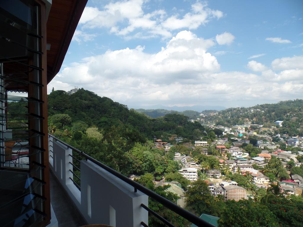 Kandyan Bluestar Villa ภายนอก รูปภาพ