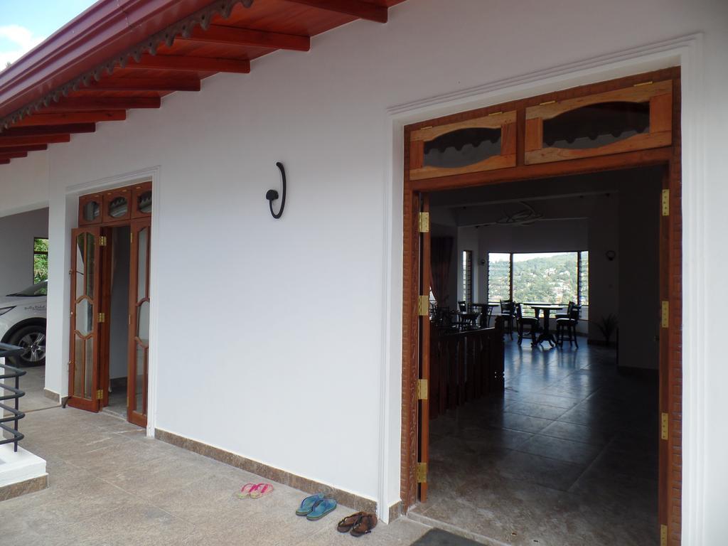 Kandyan Bluestar Villa ภายนอก รูปภาพ