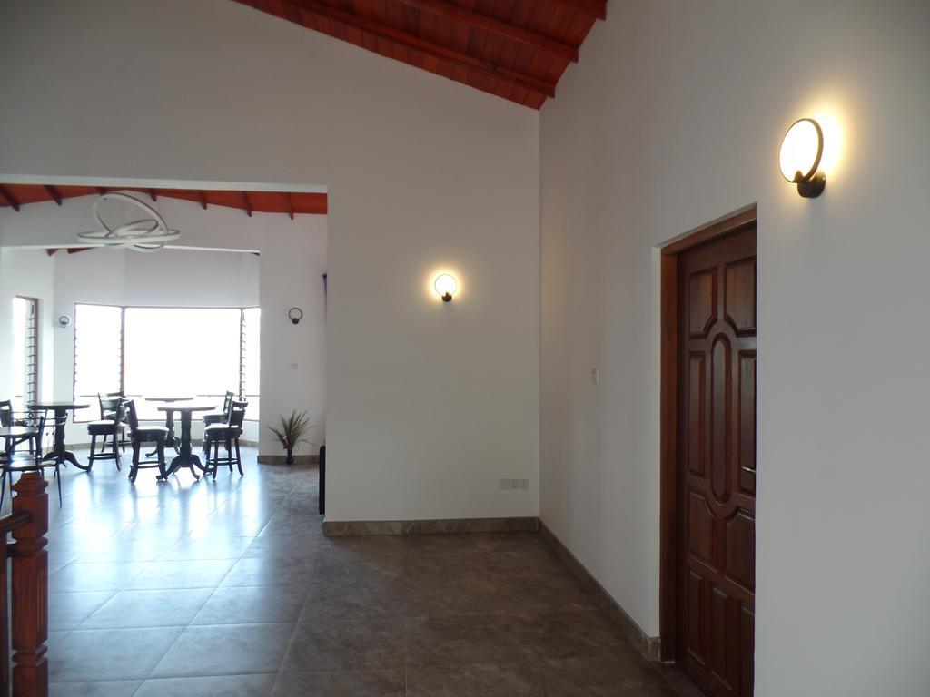 Kandyan Bluestar Villa ภายนอก รูปภาพ