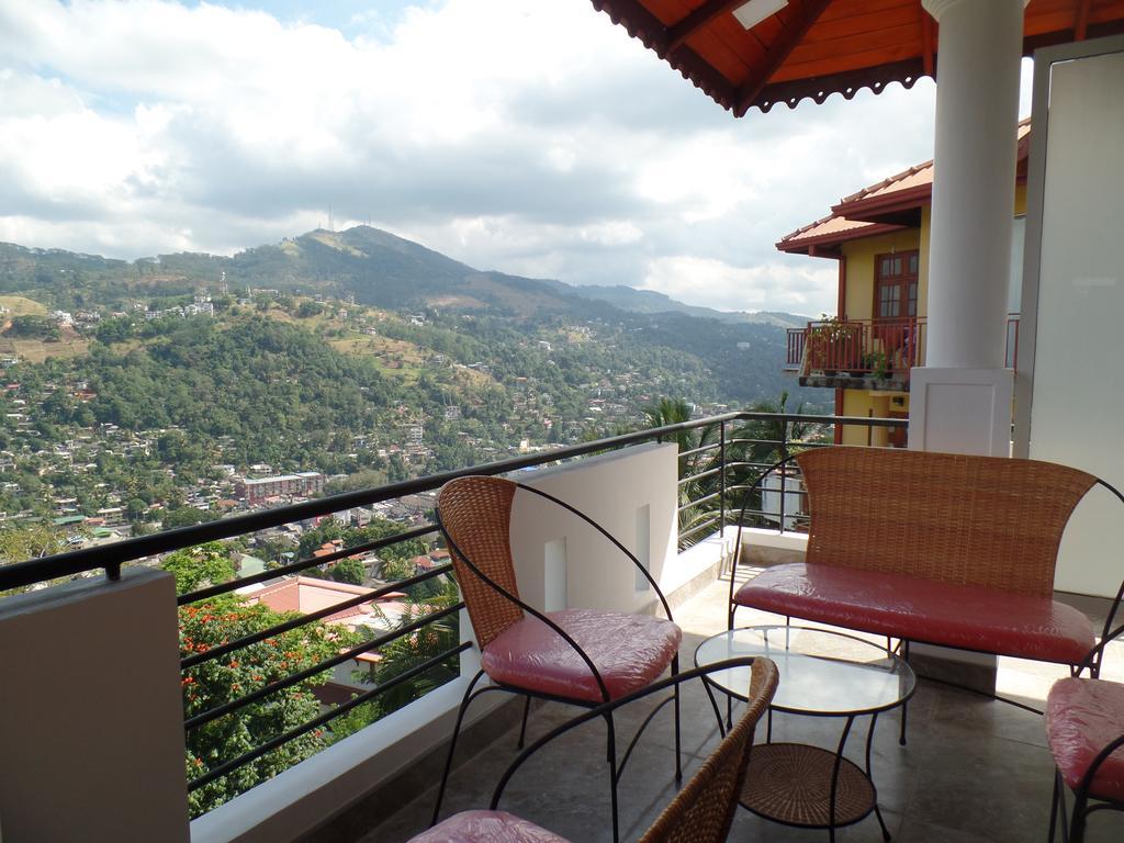 Kandyan Bluestar Villa ภายนอก รูปภาพ