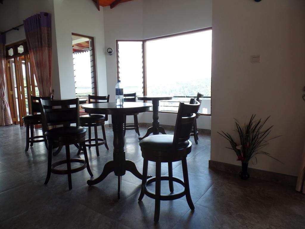 Kandyan Bluestar Villa ภายนอก รูปภาพ