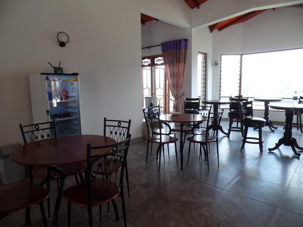 Kandyan Bluestar Villa ภายนอก รูปภาพ