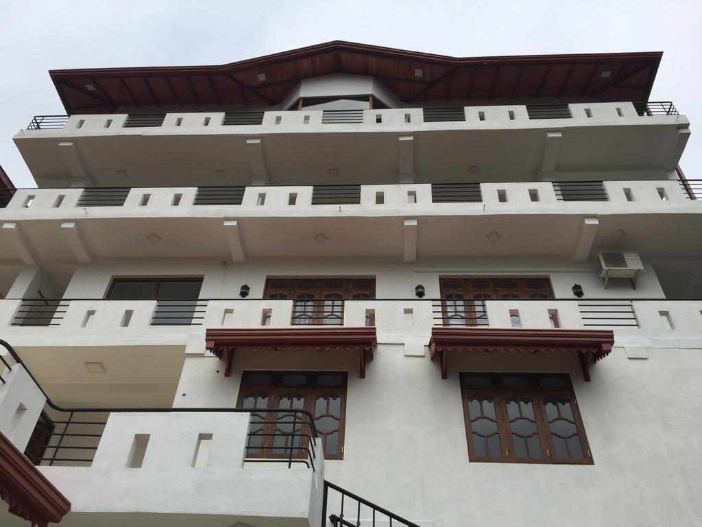 Kandyan Bluestar Villa ภายนอก รูปภาพ