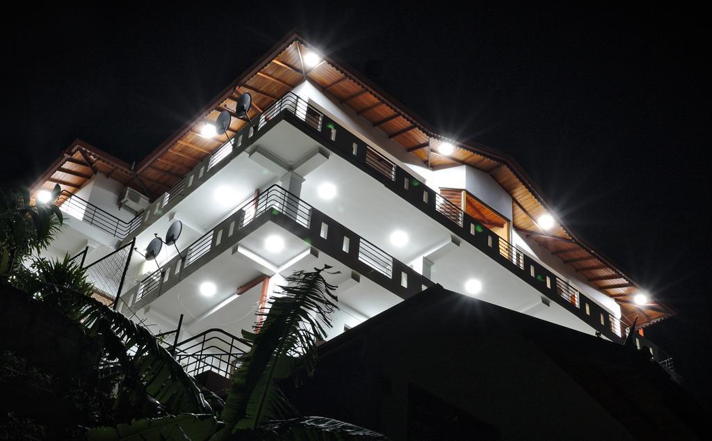 Kandyan Bluestar Villa ภายนอก รูปภาพ
