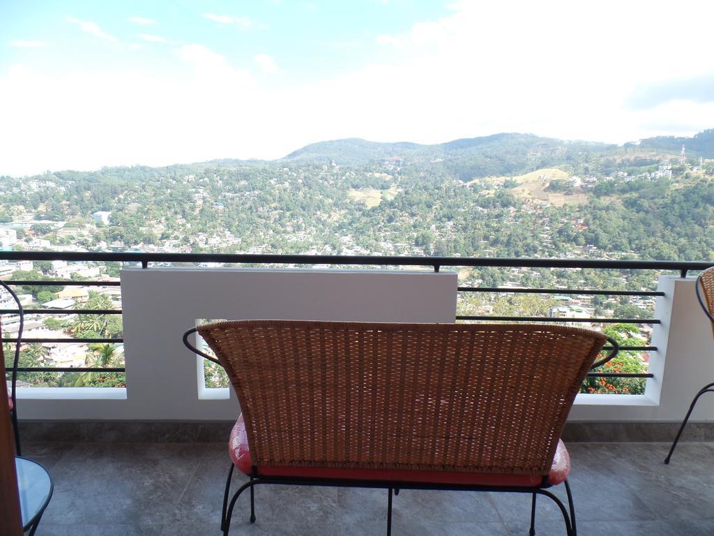 Kandyan Bluestar Villa ภายนอก รูปภาพ