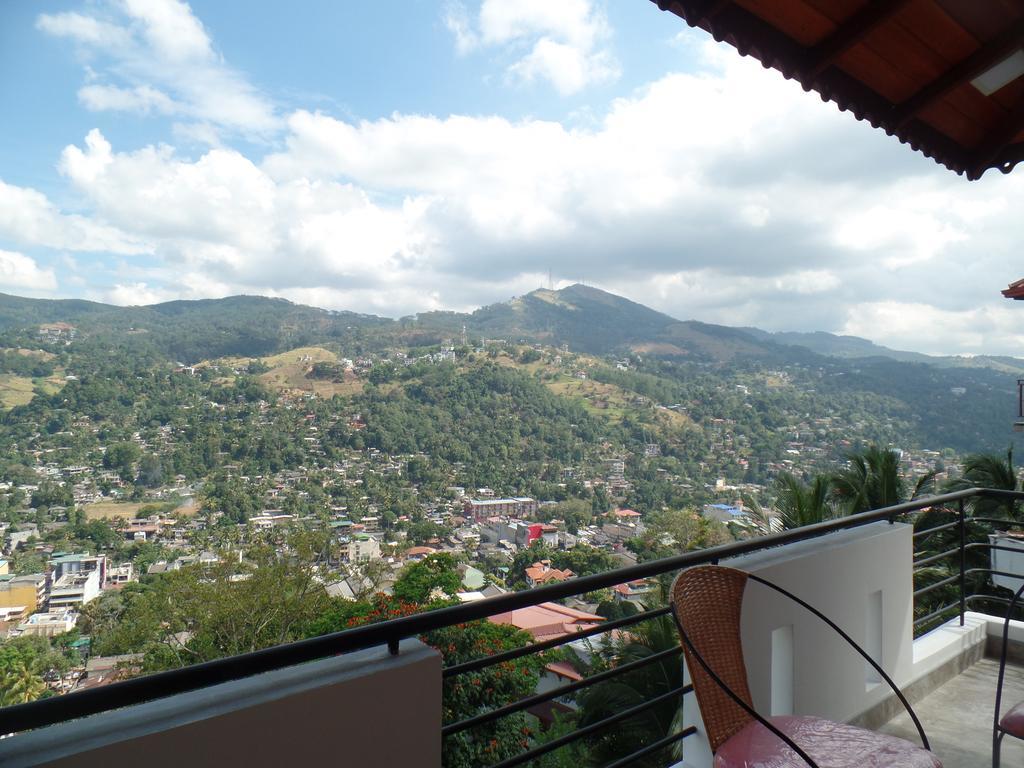 Kandyan Bluestar Villa ภายนอก รูปภาพ